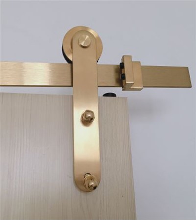 Herrajes para puertas de granero dorados